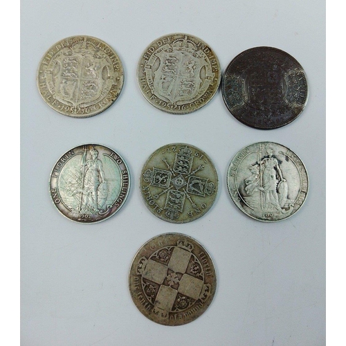 82M - A nice lot of UK silver coinage to include an 1887 Half Crown, two 1916 Half Crowns and four Florins... 