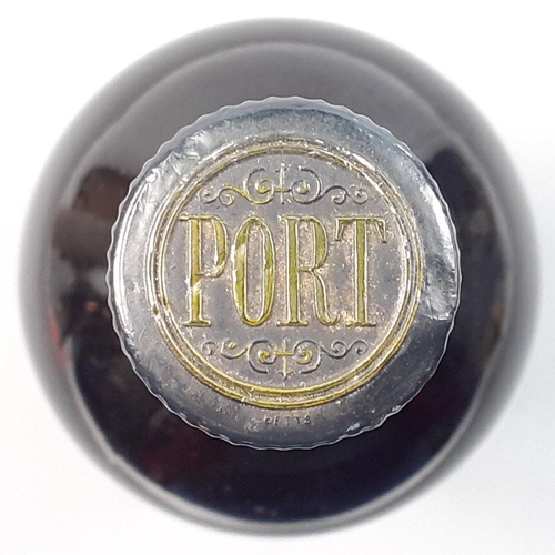 281J - RARE! VINTAGE PURE DOURO PORT (70cl size approx as no size stated) GUARANTEED BY JOHN WALKER & S... 