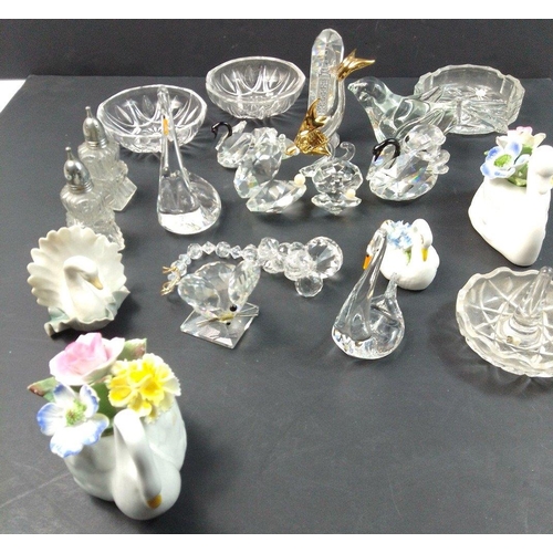 368 - A collection of glass ornaments to include a SWAROVSKI mouse, several swans, plus some additional ce... 