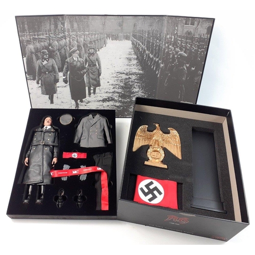 117 - Adolf Hitler version A with podium and banner - a superbly sculpted 3R 1/6 scale collectable Third R... 