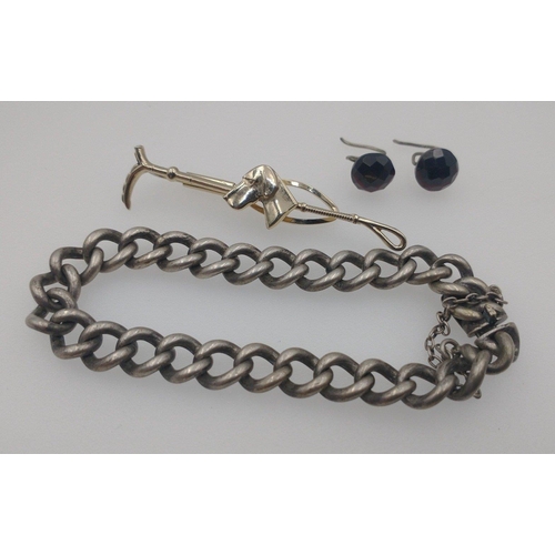 12 - A small unmarked bracelet chain, a very attractive riding to hounds tie clip and 2 black stone hoop ... 