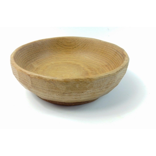 163 - A THOMSON MOUSEMAN nut bowl with the lovely wee mouse running round the side, 15cm diameter#163