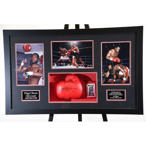 300 - A great item of memorabilia for any boxing fan. A very nicely framed signed boxing glove which has b... 