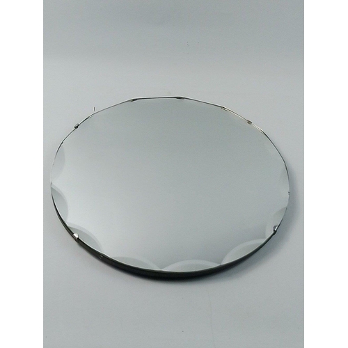 351 - A round mirror with scalloped edges diameter 40cm#354