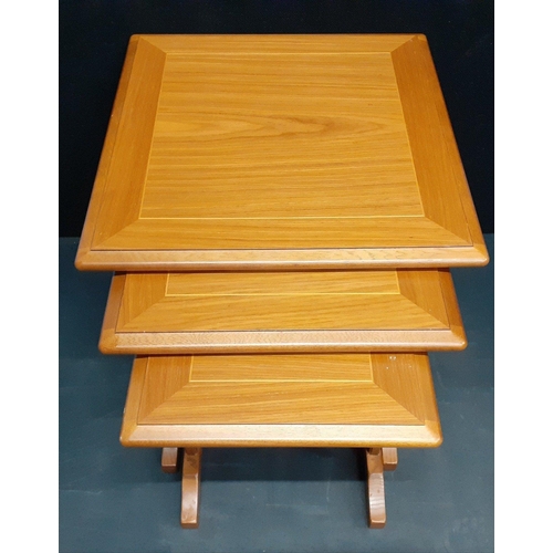 370 - A set of three modern nesting side tables, the largest 50x50cm. Very usable.#373