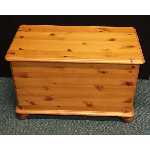 382 - Modern pine blanket box. W: 66cm H: 48cm D: 40cm approx#385