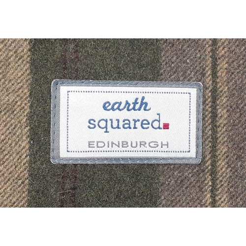 422 - An unused EARTHSQUARED of Edinburgh tweed handbag in lovely heather pattern#425