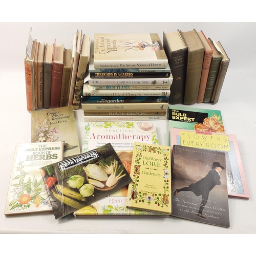 446 - A box of books on gardening and flower arranging#449