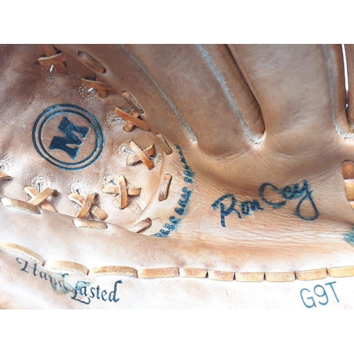 485 - A RON CEY, former LA Dodgers baseball player, SIGNED MacGregor catcher's mitt, size medium#488