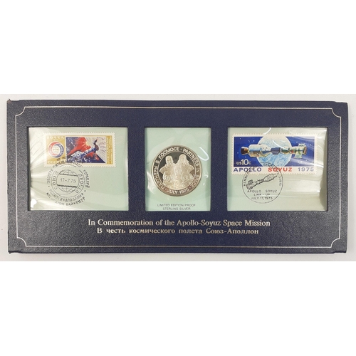 52 - A Franklin Mint 1975 Partners in Space commemorative silver proof coin and stamp set#52