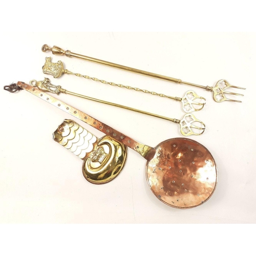 573 - A mixed metalware lot to include a 40cm brass wall tray with fleur-de-lys design, 3 toasting forks a... 