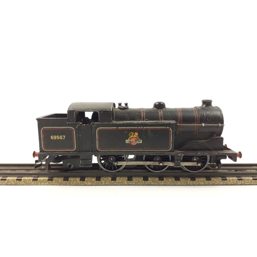 141 - A super vintage MODEL RAILWAY OO HORNBY DUBLO locos, rolling stock and layout pieces.  Includes stee... 