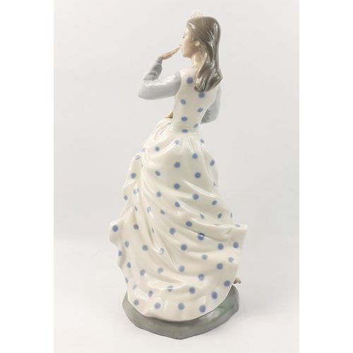 135 - A stunning large NAO figurine in wonderful condition of a Spanish flamenco dancer standing 37cm high... 