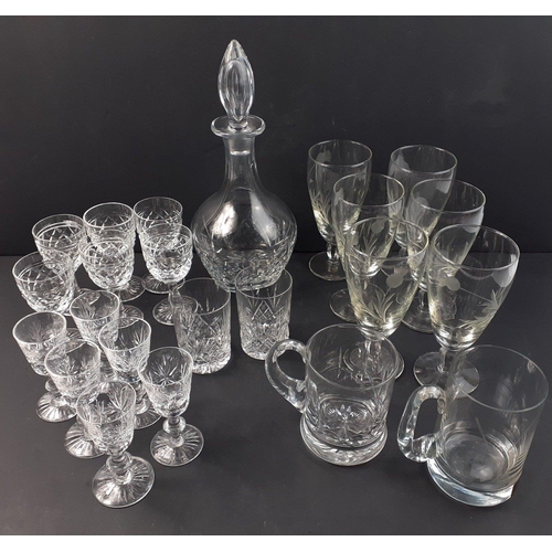 216 - A selection of glassware to include a 33cm crystal decanter with stopper, a crystal tankard, 4 cryst... 