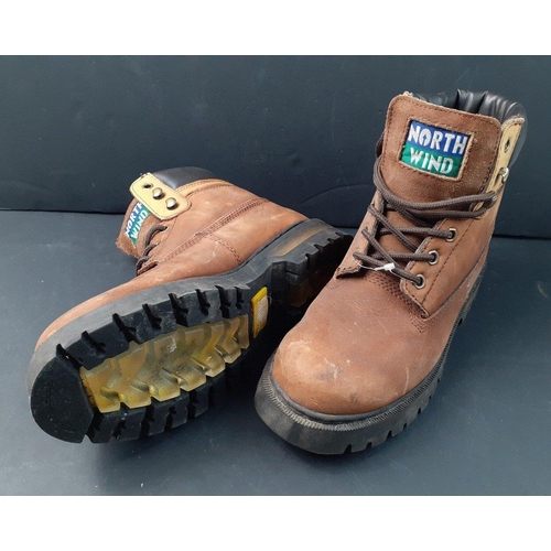 261 - A pair of NORTH WIND hiking boots size 8, leather uppers.  Appears to have very light use.#69