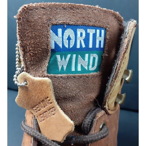 261 - A pair of NORTH WIND hiking boots size 8, leather uppers.  Appears to have very light use.#69