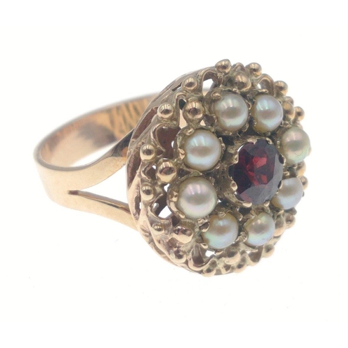 10 - An impressive large fully hallmarked 375 gold ring with a 7mm red ruby centre stone, and 7 pretty se... 