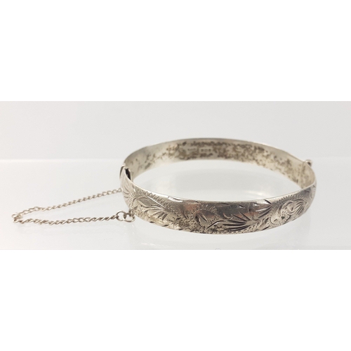 106 - A silver snap shut bangle with safety clasp, fully hallmarked Birmingham 1979, weighs 24.6g approx, ... 