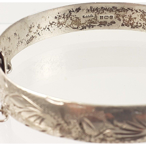 106 - A silver snap shut bangle with safety clasp, fully hallmarked Birmingham 1979, weighs 24.6g approx, ... 