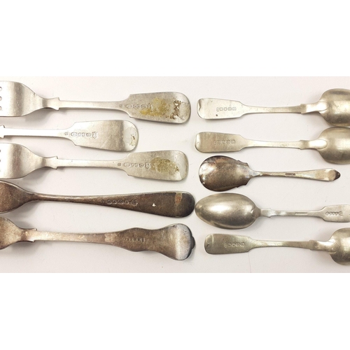 128 - A mixed lot to include various EP flatware, an Indian brass ashtray, a plated tankard, a pair of bra... 