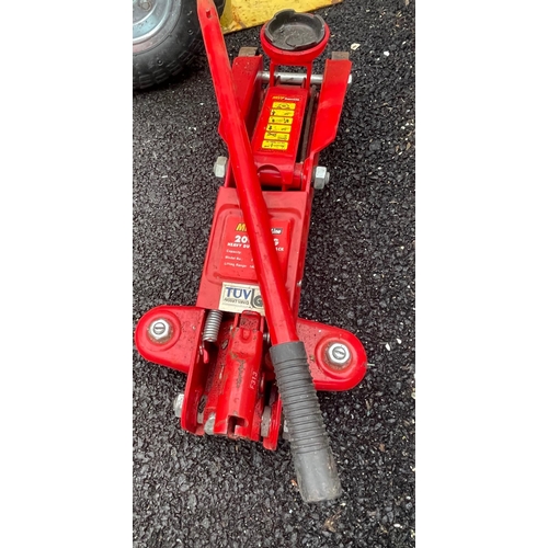 162 - UMM MVP SUPERLINE BRANDED heavy metal 2000kg garage floor trolley jack in red - comes with a handy d... 