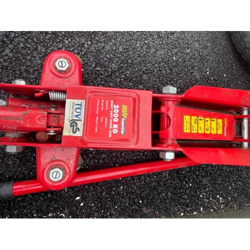 162 - UMM MVP SUPERLINE BRANDED heavy metal 2000kg garage floor trolley jack in red - comes with a handy d... 