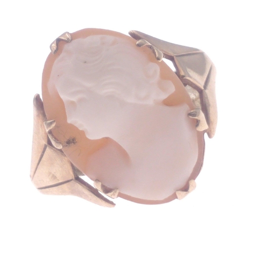 19 - A lovely 9ct stamped ladies cameo (15mm) ring size L, gross weight 2.9g approx#19