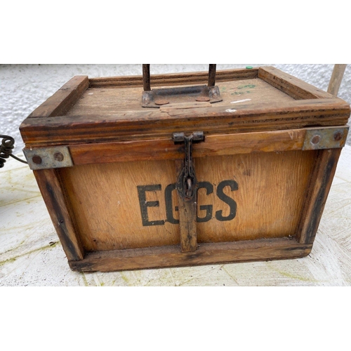 209 - SO COOL! A FARMHOUSE BARN FIND! 
A VINTAGE fresh eggs wooden box - width 28cm x height 18cm x 21cm d... 