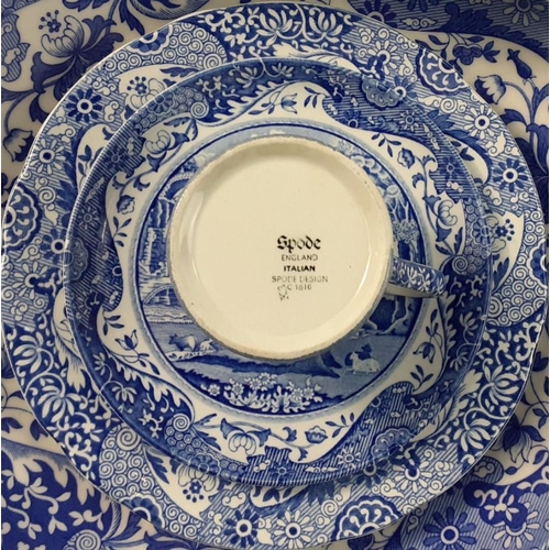 243 - A large mixed collection of old and modern SPODE BLUE ITALIAN china to include three graduated ashet... 