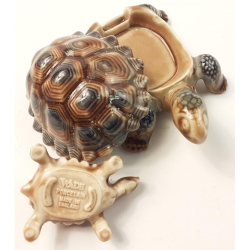 272 - An interesting lot of 15 WADE porcelain tortoise trinket dishes, some with slight damage#274