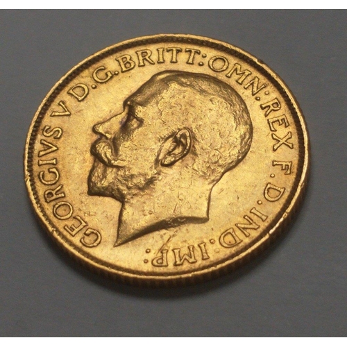 32 - A George V full gold sovereign 1913, weight 8.00g#32