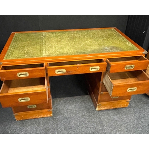 448 - A large kneehole writing desk with 9 drawers and original brass handles, brass fittings, and a green... 