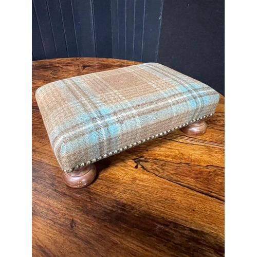 454 - A checked pattern footstool 40cm x 30cm supported on 4 bun feet#457