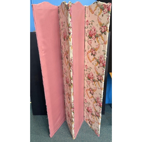 480 - A four panel folding room divider in a nice vintage floral fabric pattern - 167cm height x 150cm wid... 