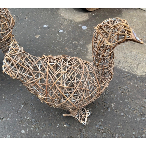 537 - A garden outdoor (or indoor) wicker-work duck - 14