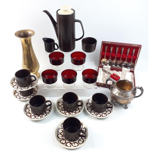 603 - A mixed lot to include a vintage 1970s coffee set to include 1 coffee pot, 6 cups, 6 saucers, sugar ... 