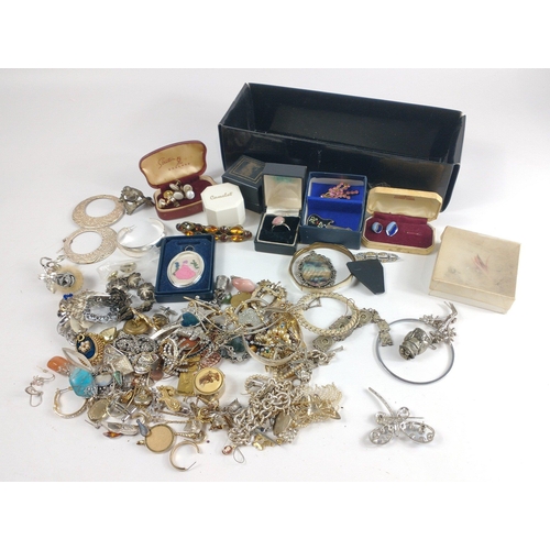 71 - A PIRATES HOARD! 
A super collection of costume jewellery including brooches, bangles, earrings etc.... 