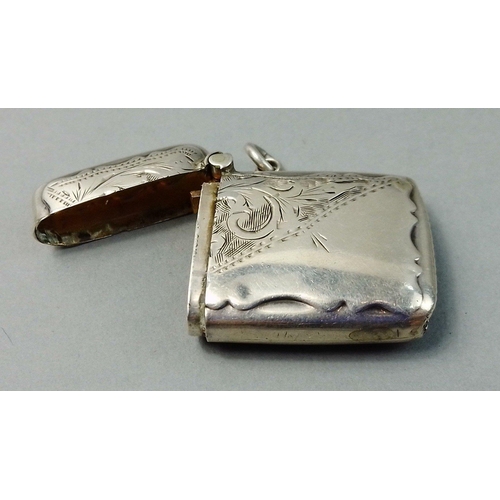 95 - A silver vesta, hallmarked Birmingham with maker's mark JT&S, gross weight 12.37g approx, 37mm a... 