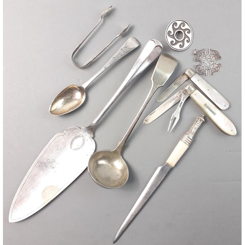 118 - A nice little collection of silver items to include two silver blade  Mother of Pearl fruit knives o... 