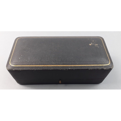 130 - A COLLINGWOOD Jeweller's cased box containing a lovely sterling silver condiment set. Birmingham hal... 