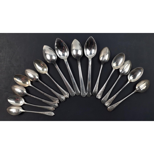 137 - A mixed lot of silver hallmarked teaspoons and 5 Birmingham hallmarked grapefruit spoons.  Sixteen p... 