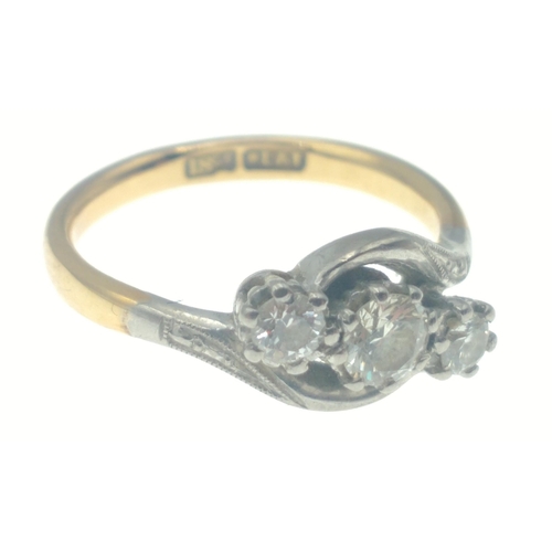 20 - An 18ct stamped gold / platinum ring with three lovely diamonds on twist shank.  Centre diamond 4mm ... 