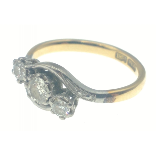 20 - An 18ct stamped gold / platinum ring with three lovely diamonds on twist shank.  Centre diamond 4mm ... 