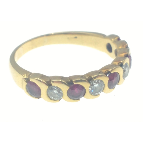 22 - A beautiful classic 18ct gold ring set with stunning rubies and diamonds (tested). Each stone measur... 