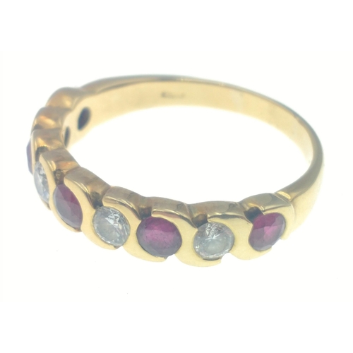 22 - A beautiful classic 18ct gold ring set with stunning rubies and diamonds (tested). Each stone measur... 