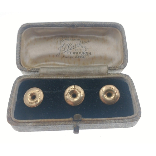 37 - A lovely little set of three fully hallmarked 9ct GOLD shirt studs in super Crichton of Edinburgh bo... 