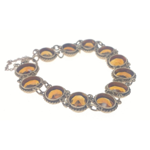 40 - A gorgeous 9ct fully hallmarked bracelet set with 12 superb amber stones.  Gross weight 18g approx 7... 