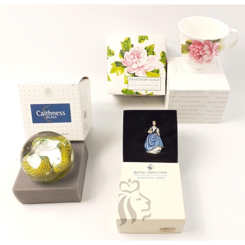 407 - ALL NEW BOXED COLLECTIBLE ITEMS - A DESIGNERS GUILD CHARLOTTENBERG PEONY fine bone china mug in its ... 