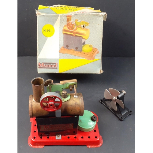 428 - MAMOD M.M.I Stationary steam engine in original box. 14cm across at the base.  Box has wear and has ... 