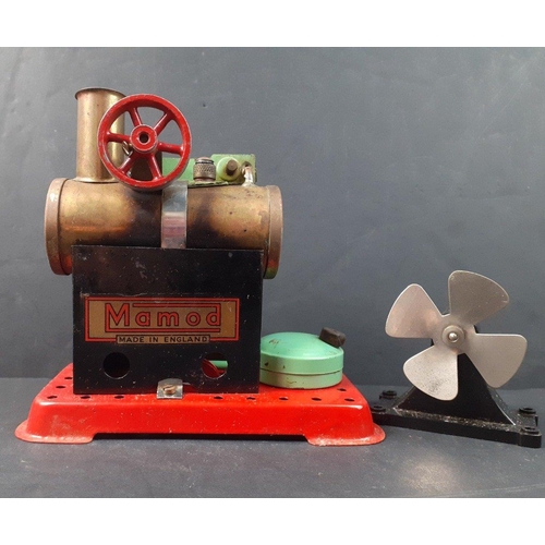 428 - MAMOD M.M.I Stationary steam engine in original box. 14cm across at the base.  Box has wear and has ... 